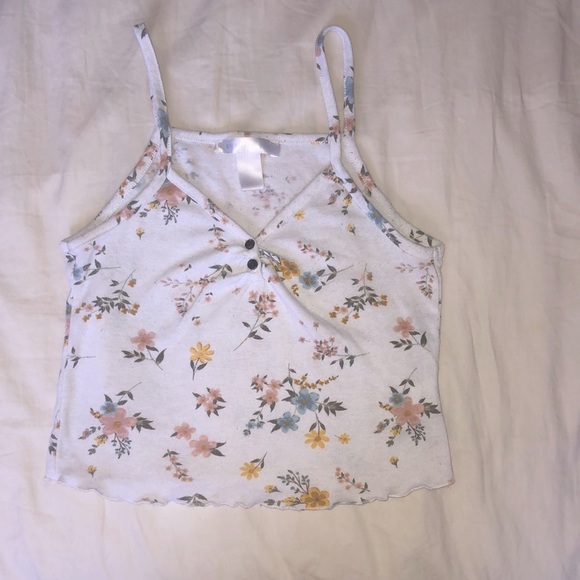 Floral Cropped Tank Tops - Picture 3 of 8